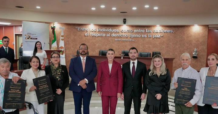 Gobernadora Marina del Pilar acudió a la Sesión del Día del Constituyente