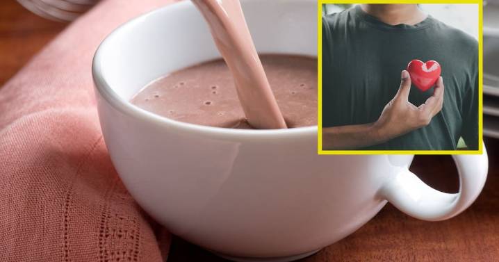 Beber 2 tazas de chocolate caliente al día duplica las células madre en la sangre, señala médico: Así debes prepararlo