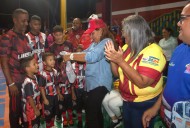 Candidata Loa inauguró el torneo de fútbol de salón con entrega de la cancha Libertad