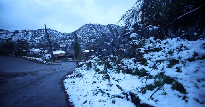 Nieve en sectores precordilleranos, clases suspendidas y bajas temperaturas: el paso del sistema frontal en la RM