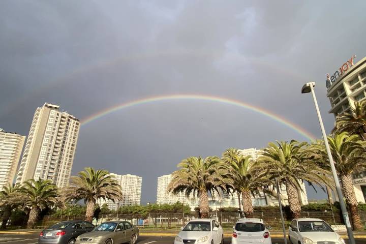 VIDEO. Uno en la mañana y otro en la tarde: dos arcoíris sorprenden a vecinos de La Serena y Coquimbo tras lluvias