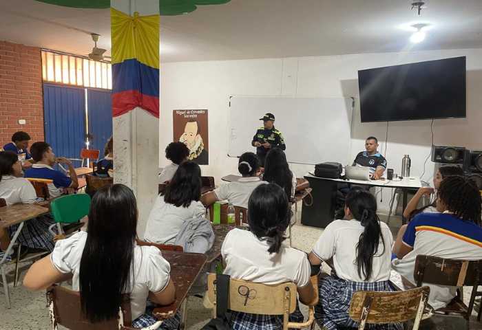 Policía refuerza prevención contra la violencia escolar