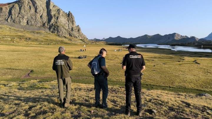 El fin de semana se salda con 25 denuncias por acampar sin permiso en los ibones de Anayet