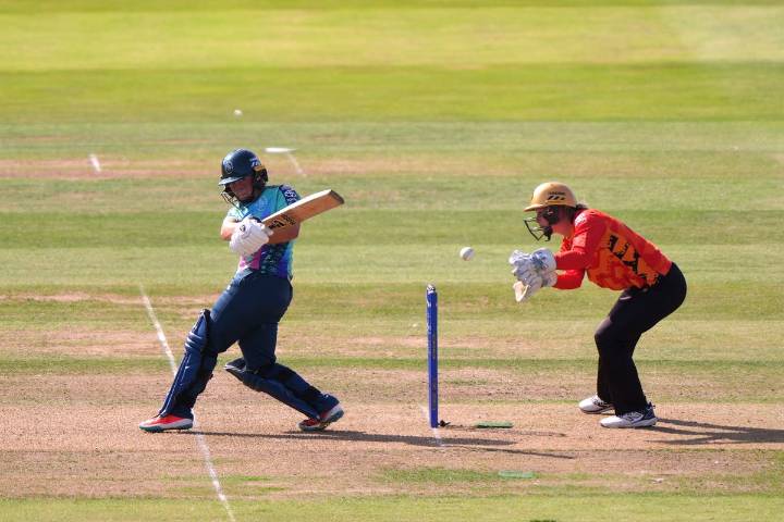 Alice Capsey hits overdue Hundred half-century as Invincibles clip Phoenix wings