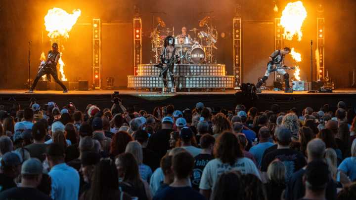 Iowa State Fair Grandstand 2025: Hairball takes the stage