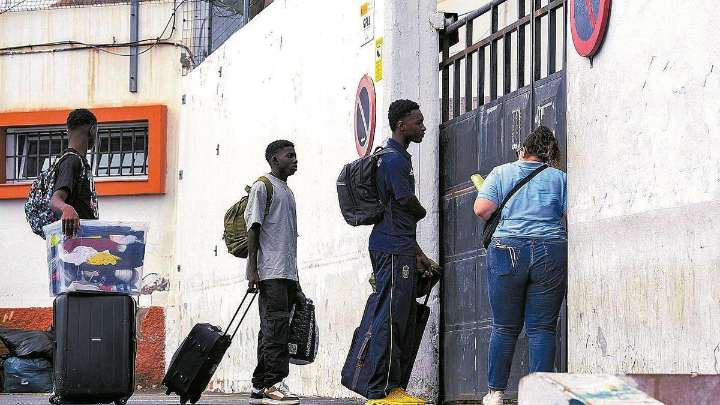 Gijón acoge a los diez primeros menores migrantes trasladados desde Canarias