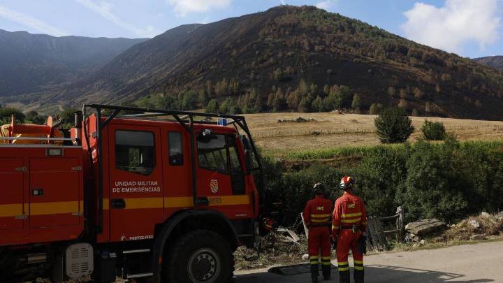 Adrián Barbón, sobre el nuevo escenario de los incendios en Asturias: "No ha bajado el riesgo; hay que seguir activos y colaborar con León"