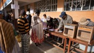 Cierran los centros de votación en las elecciones generales de Bolivia