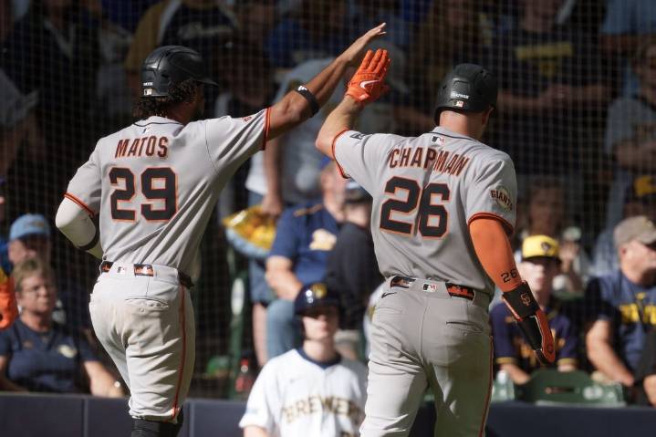 Deadspin | Giants overtake Brewers late in 4-3 win