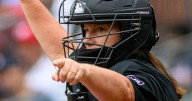 Jen Pawol rompe barrera de género como primera mujer umpire de las Grandes Ligas