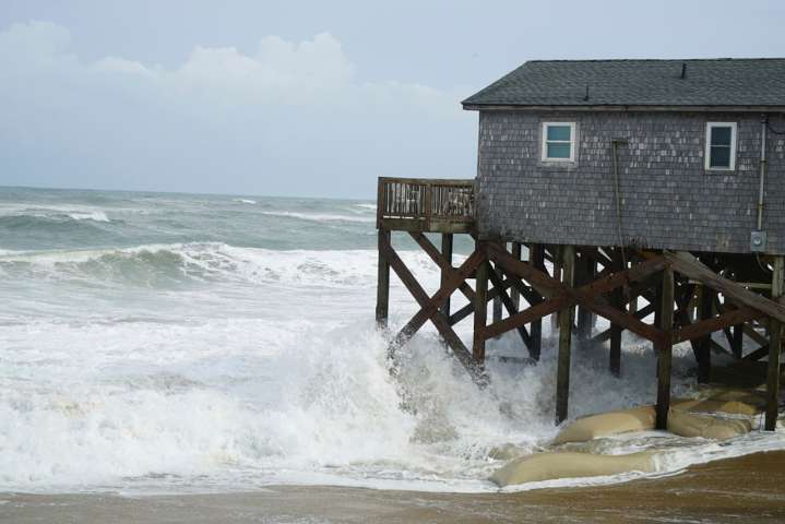 Hurricane Erin winds lash Outer Banks, flood highway as storm slowly heads out to sea