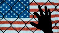 ‘Deportation Depot’ abrirá en Florida para detener miles de inmigrantes: así es el nuevo centro de detención