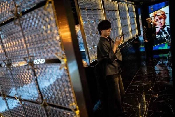 Comunidad japonesa busca limitar uso de celular 2 hrs al día