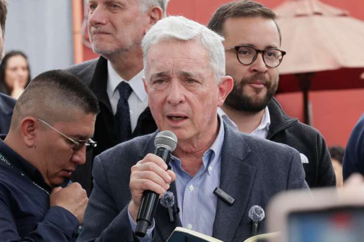 Uribe renuncia a prescripción del proceso por el que fue condenado en primera instancia