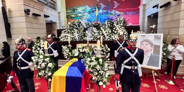 Cortejo fúnebre de Miguel Uribe Turbay en Bogotá afectará varias rutas de TransMilenio en Bogotá: estos serán los cierres