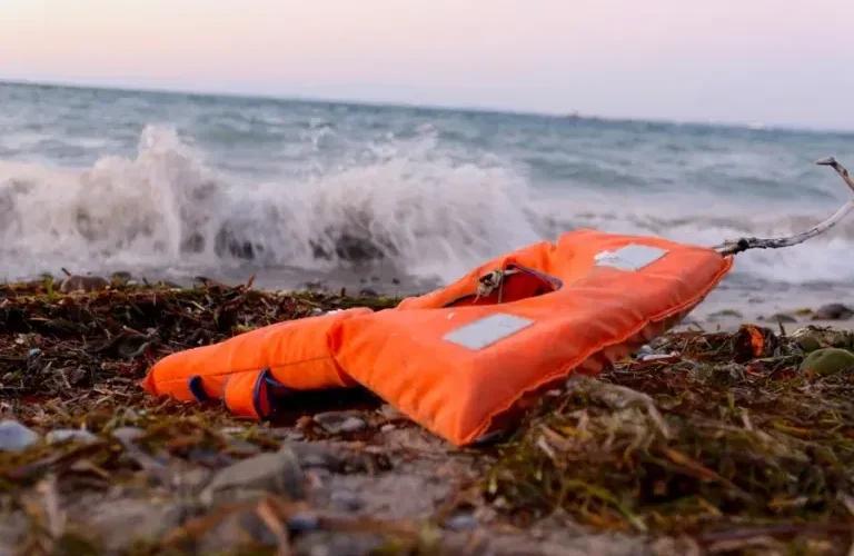 Naufragio rumbo a Canarias deja al menos 20 muertos