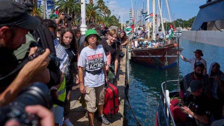 Una flotilla humanitaria zarpó hacia Gaza encabezada por Greta Thunberg