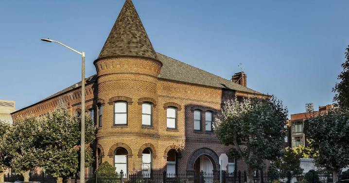 SF Gas Light Company building last link to industrial Marina