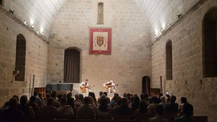 La música mantiene su sede en  Peñíscola con el Festival  Internacional de Guitarra  Hondarribia