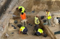 La construcción de un parking en Madrid desvela huesos y otros restos de un cementerio impulsado por Carlos IV