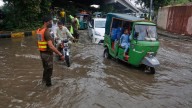 Más de 150 personas siguen desaparecidas tras devastadoras inundaciones en noroeste de Pakistán