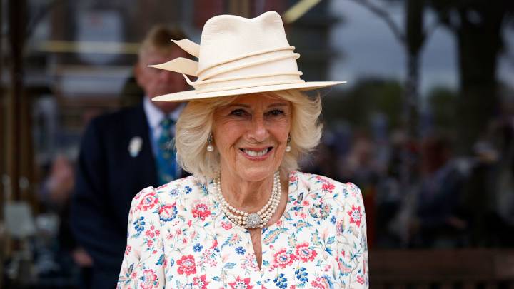 Queen Camilla makes glamorous appearance at the races amid Balmoral break