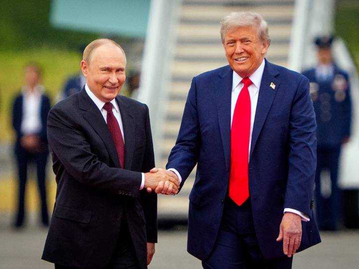 Trump, Putin start Alaska summit on Ukraine war with smiles, handshake