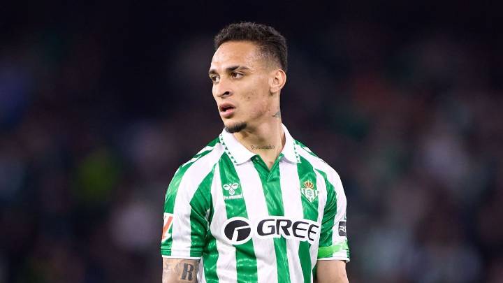 Man United accept Real Betis offer for Antony