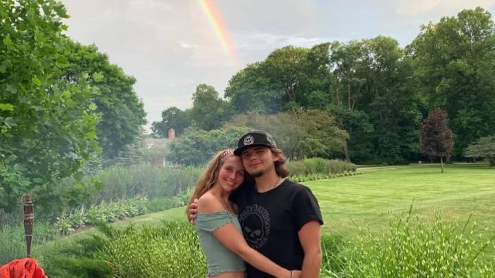 Hijo de Michael Jackson se compromete con su novia Molly Schirmang