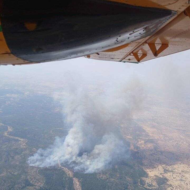 Refuerzan el operativo contra el incendio en Aroche con 18 medios aéreos y 150 efectivos terrestres