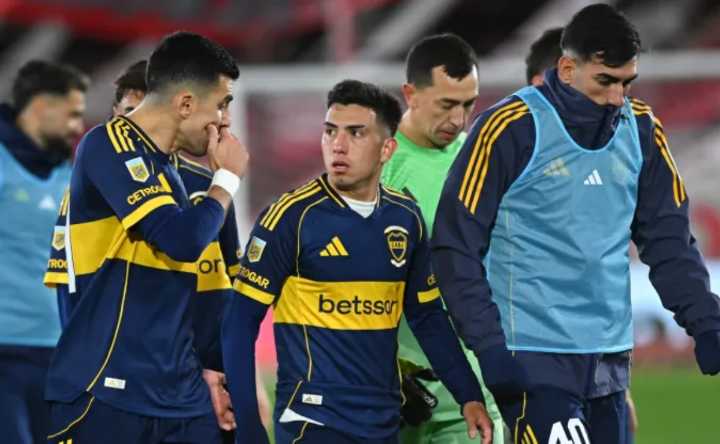 Jugó en Boca, hizo oficial su retiro y volvió a los terrenos de juego de la forma más insólita posible