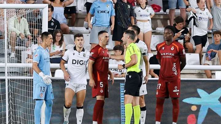 El aragonés que ha visto la roja más tempranera del fútbol profesional español