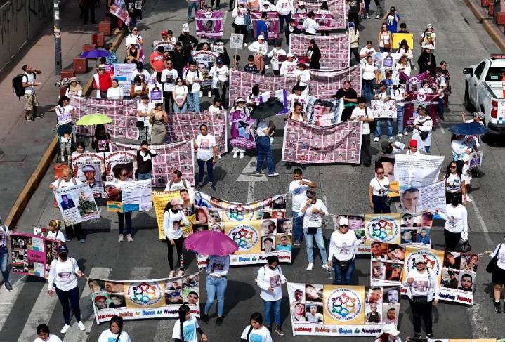 Cientos marchan en México exigiendo justicia por víctimas de desaparición forzada