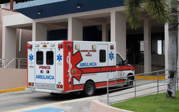 Hallan cuerpo de hombre sin signos vitales en residencial de Cataño