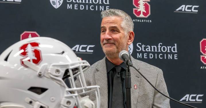 Hawaii HC Sends Clear Message to Stanford After Frank Reich Distances Himself From Big Andrew Luck Call Stanford got taken by surprise in their season opener by Hawaii. Head Coaches on both teams spea