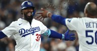 Betts' sacrifice fly and Hernández's homer lift Dodgers over Padres for tie in NL West