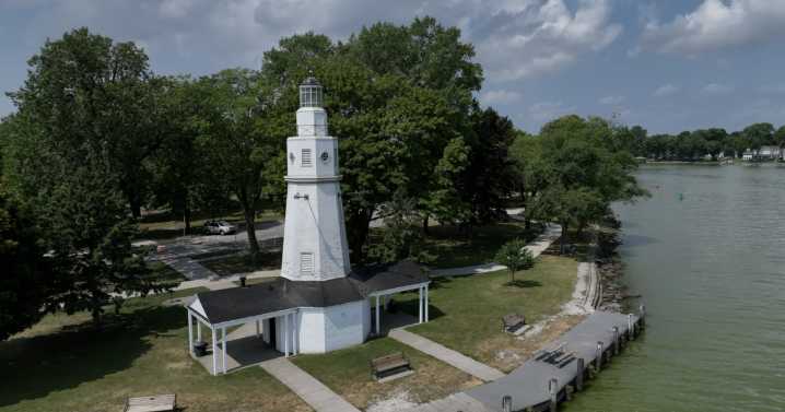 Neenah kicks off effort to restore lighthouse on National Lighthouse Day