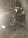 Conductor se estrelló contra un árbol de la Avenida Presidente Illia, fue trasladado al hospital Masvernat.