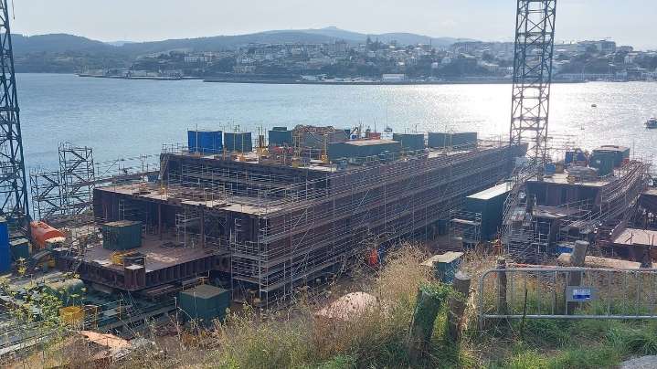 Gondán construye el mayor buque botado en la ría del Eo