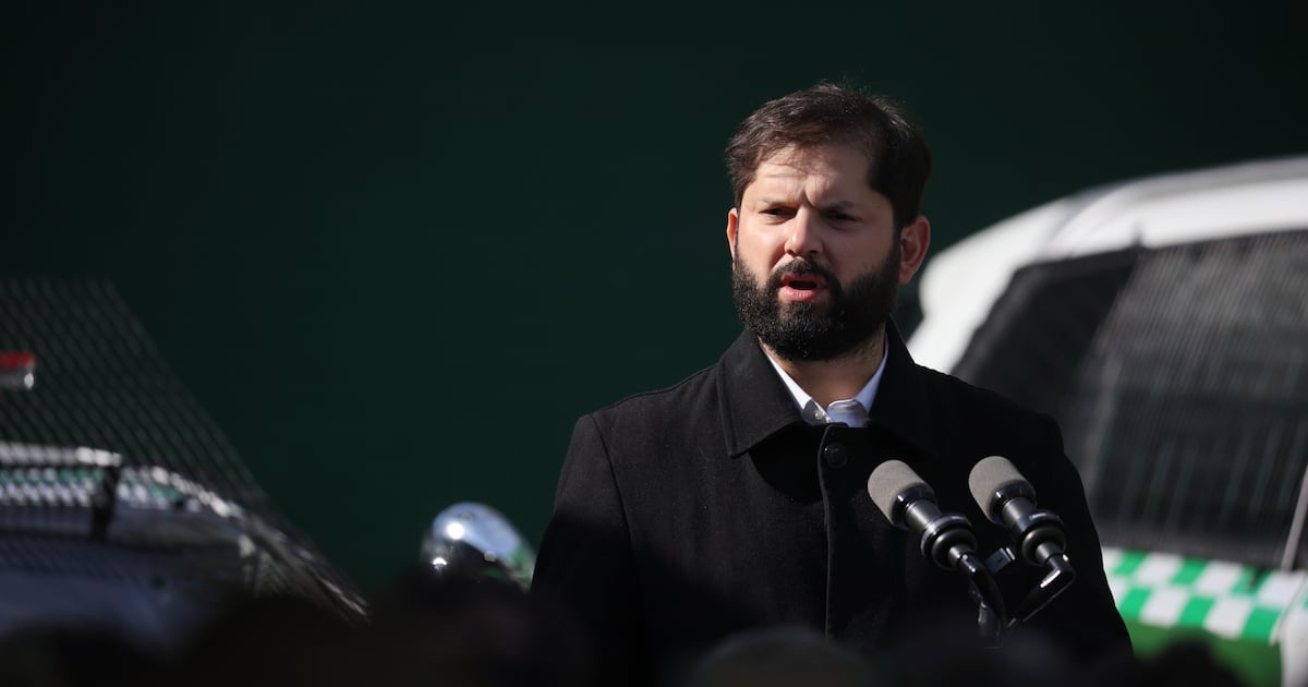 Presidente Boric entrega condolencias por muerte de carabinero en choque durante procedimiento en Talca