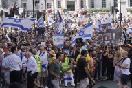 Hundreds march to Downing Street urging release of Israeli hostages