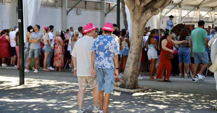 Cierran la quinta caseta durante la Feria de Málaga por no permitir el acceso libre y gratuito
