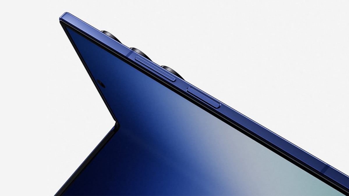 YouTuber live-folds Samsung Galaxy Z Fold 7 200,000 times. Will it hold up?