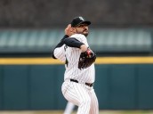 Martín Pérez lanzó siete innings de un hit y sin carreras pero falló el relevo