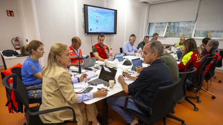 Sofocados todos los incendios de Cantabria, pero se cierra el teleférico de Fuente Dé para evitar rutas a pie hacia Castilla y León