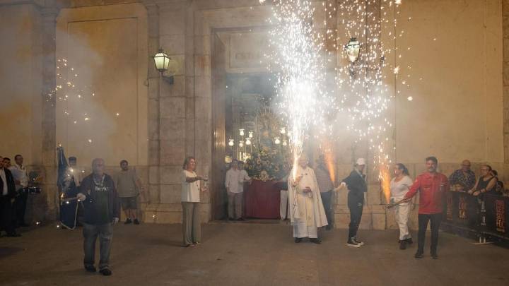 Benifaió celebra la tradicional "Procesó del foc"