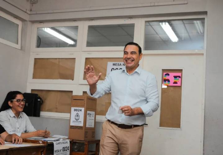 Corrientes: Valdés se encamina al triunfo en primera vuelta