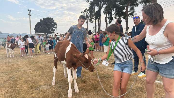 "Pequemanejadores" que emocionan en Llanera: "Ver a los más pequeños disfrutar del contacto con el campo es esperanzador”