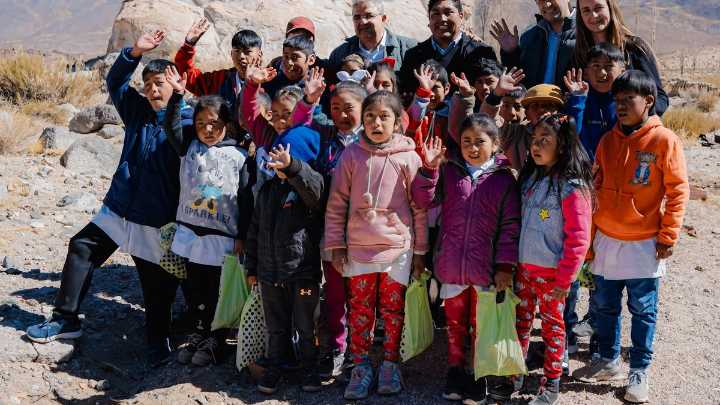 Tras el temporal, Jalil visitó a la comunidad educativa de Corral Blanco