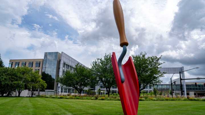 Des Moines 'Plantoir' statue downtown sold by People Inc.